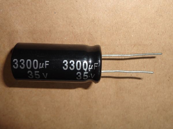 CAPACITOR ELETROLÍTICO - 3300 µF - 35 V