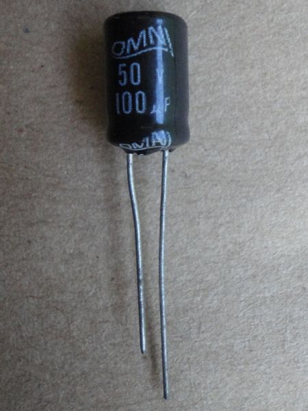 CAPACITOR ELETROLÍTICO - 100 µF - 50 V
